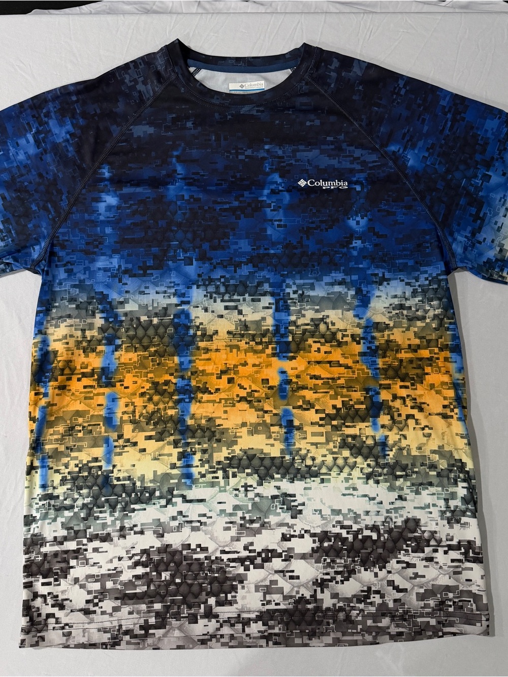 Columbia Men’s Blue, Yellow and Black Gradient Tech Tee